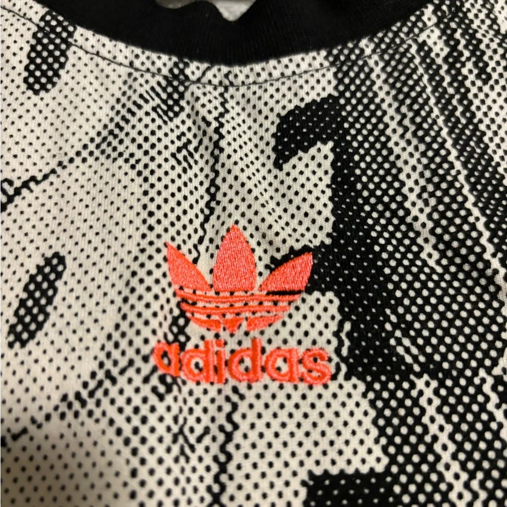 adidas‎ LOVE UNITES DOODLE PRINT TEE (GENDER NEUTRAL) Size M